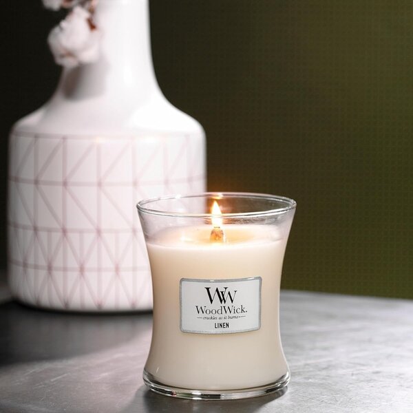 WoodWick Střední vonná svíčka Woodwick, Linen