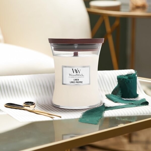 WoodWick Střední vonná svíčka Woodwick, Linen