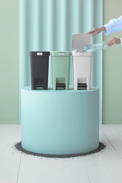 Brabantia StepUp odpadkové koše 25 l černá-šedá 800269