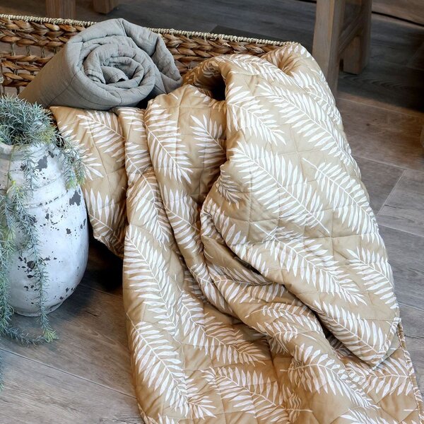 Béžový prošívaný bavlněný přehoz s tropickými listy Aix Quilt - 130*180 cm - Chic Antique