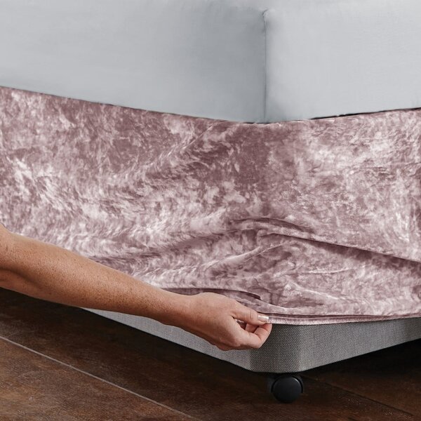 Růžový napínací sametový potah na rám postele 152x198 cm Crushed Velvet – Catherine Lansfield