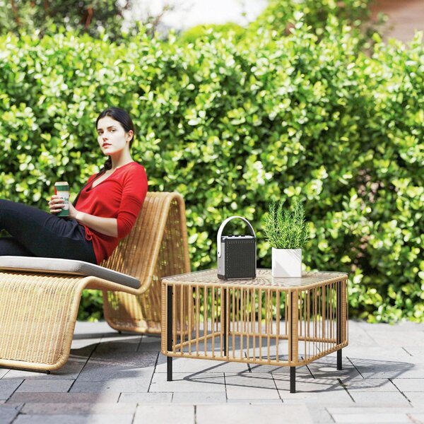 Outsunny Poly Rattan Zahradní Stůl, 65 x 65 x 43 cm, Voděodolný Kulatý Stůl se Skleněným Topem na Terase, Balkonový Stolek, Zahradní Nábytek z Přírodn