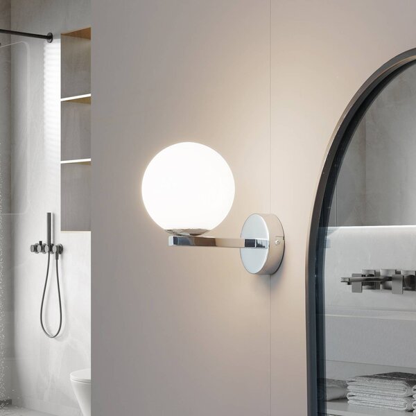 Lucande Nástěnné svítidlo Bidolo, chromová barva, sklo, Ø 12 cm, IP44, stmívatelný, Chrom / stříbro, Koupelna, kov, Koule