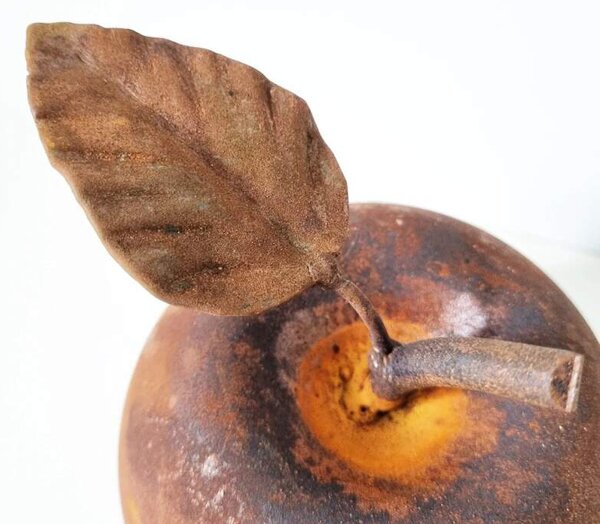 Dekorační kovové jablko rezavé malé průměr 9 cm