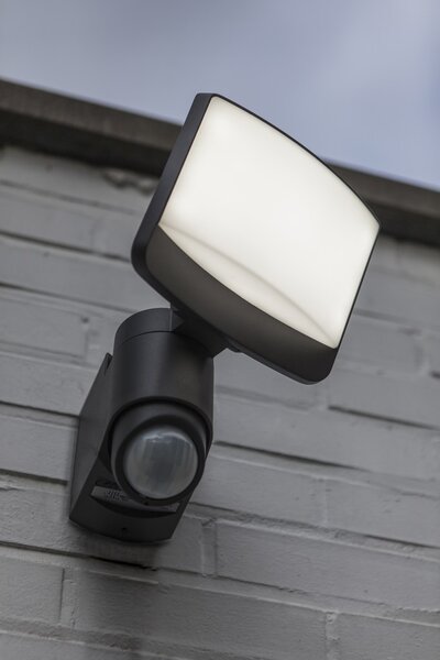 Lutec 6925601345 LED venkovní solární nástěnná lampa se senzorem Sunshine 1x8W | 500lm | 5000K | IP44 - včetně nabíjecího panelu