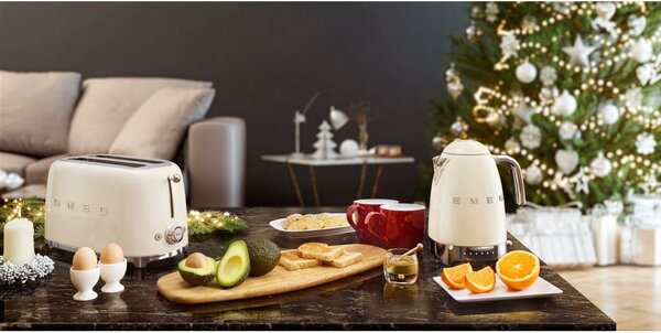 Krémová rychlovarná konvice z nerezové oceli 1,7 l Retro Style – SMEG