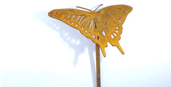 Zahradní kovový zápich corten Motýl rezavý 50 cm