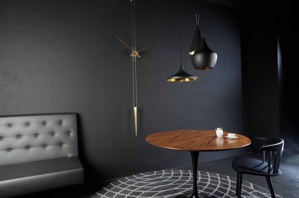 Designové nástěnné hodiny Nomon Pendulo, mosaz-ořech