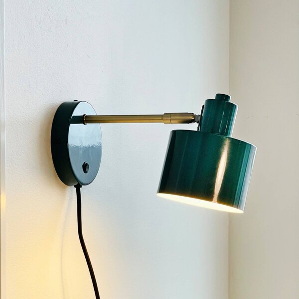 Dyberg Larsen Nástěnné světlo Ocean, tmavě zelená, výška 30 cm, Zelená, Obývací pokoj / jídelna, kov, Design