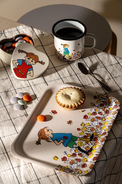 Muurla 2400-2720-10 Servírovací tác Pippi Dlouhá punčocha Pippi má narozeniny 20 x 27 cm