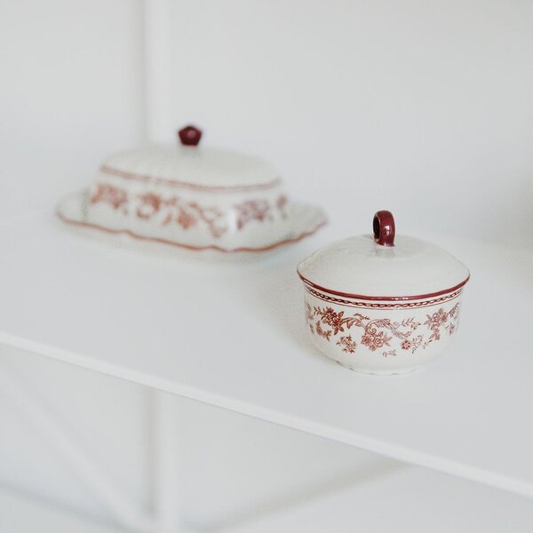 Vínová/slonovinová porcelánová máslenka Cyril – S|P Collection