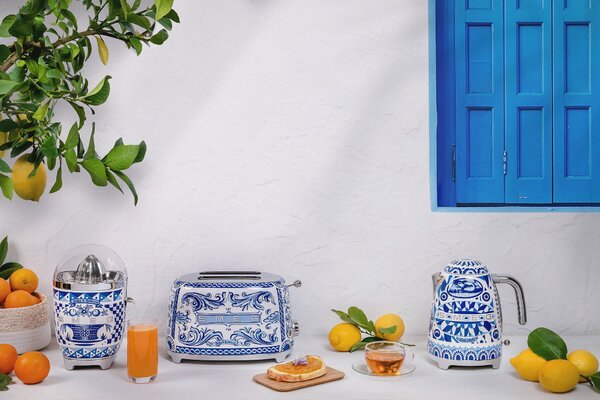 Smeg CJF01DGBEU Odšťavňovač na citrusy D&G Blu Mediterraneo