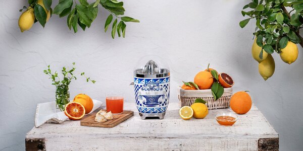 Smeg CJF01DGBEU Odšťavňovač na citrusy D&G Blu Mediterraneo
