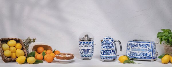 Smeg CJF01DGBEU Odšťavňovač na citrusy D&G Blu Mediterraneo