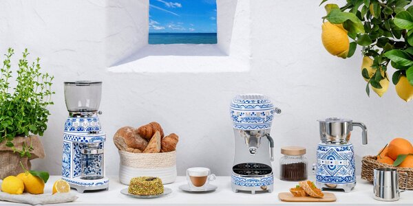 Smeg ECF02DGBEU Presovač D&G Blu Mediterraneo