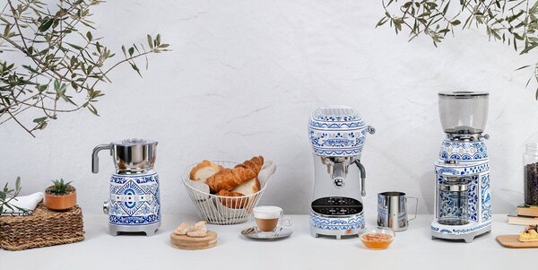 Smeg ECF02DGBEU Presovač D&G Blu Mediterraneo