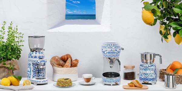 Smeg MFF01DGBEU Napěňovač mléka D&G Blu Mediterraneo