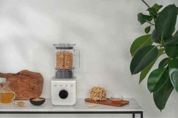 Smeg BLC02WHMEU Stolní mixér Collezione II bílý s vakuovou pumpou