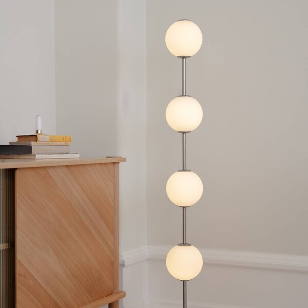 UMAGE LED stojací lampa Audrey, ocelová barva, výška 128 cm, 4 svítidla., stmívatelný, Hliník / šedá / zinek, Obývací pokoj / jídelna, kov, Design, Koule