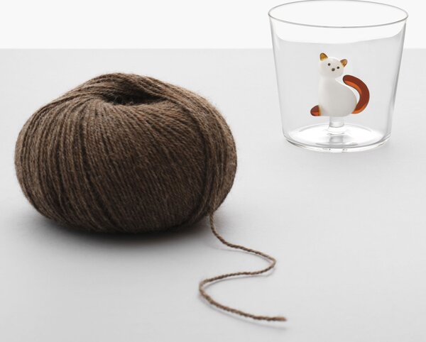 Ichendorf Milano designové sklenice na vodu Tabby Cat Tumbler Amber Cat with White Tail