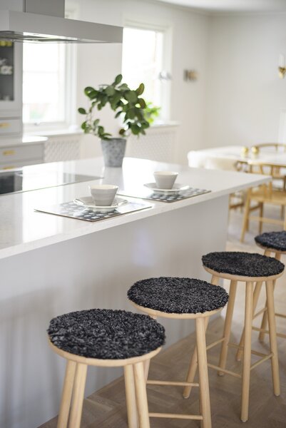 Skinnwille Home Collection Kožešina na židli Curly Dark Grey, antracitová, Ø34 cm