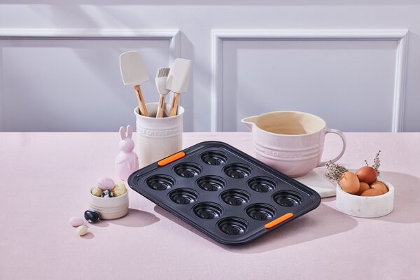 Le Creuset 46021000010000 Forma na muffiny na 12 ks Velikonoční vajíčka s nepřilnavým povrchem