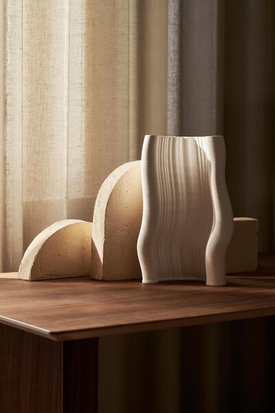 Ferm Living 1104266244 Váza Moire 30 cm krémová