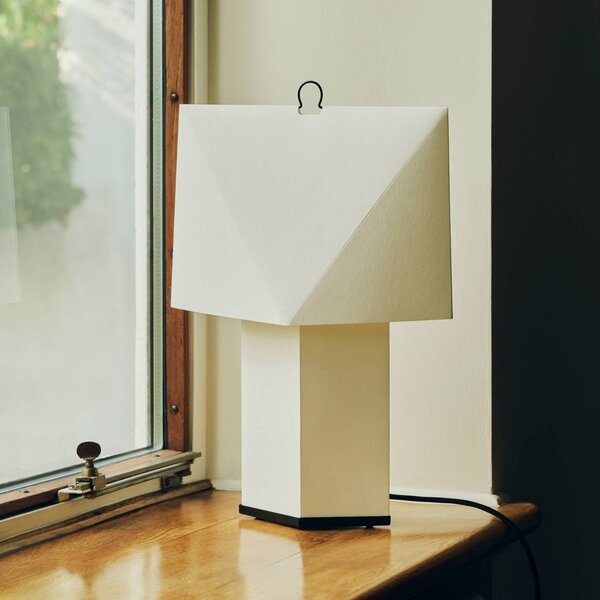 HAY Stolní lampa Aplat, výška 66 cm, bílá, hedvábný papír, E27, Bílá / opál, Obývací pokoj / jídelna, Papír / lunolit / lunopal, Moderní