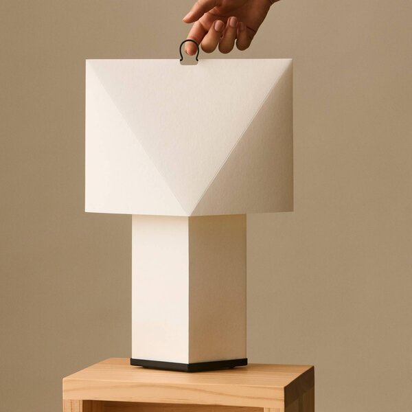 HAY Stolní lampa Aplat, výška 66 cm, bílá, hedvábný papír, E27, Bílá / opál, Obývací pokoj / jídelna, Papír / lunolit / lunopal, Moderní