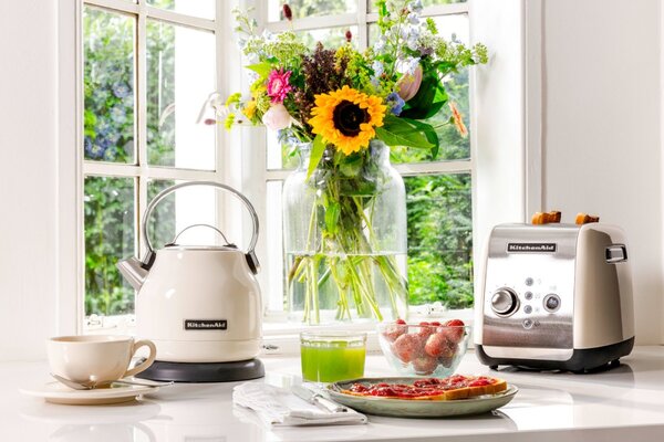 Rychlovarná konvice KitchenAid 5KEK1222 - královská červená