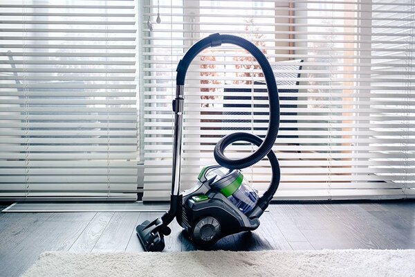 Podlahový bezsáčkový vysavač TEESA VACUUM GREEN TSA5015, zelený