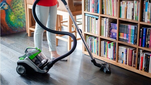 Podlahový bezsáčkový vysavač TEESA VACUUM GREEN TSA5015, zelený