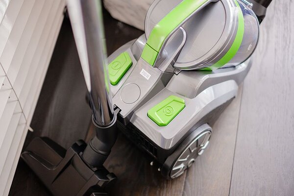 Podlahový bezsáčkový vysavač TEESA VACUUM GREEN TSA5015, zelený