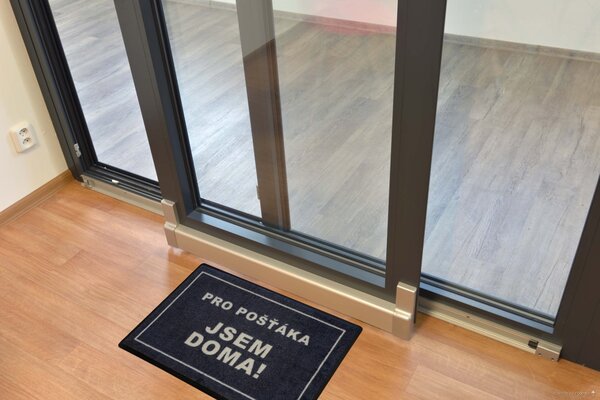 GDmats, POSLEDNÍ ŠANCE: Rohožka Pro pošťáka jsem doma 40x60 cm - na ven i na doma, 40x60, šedá