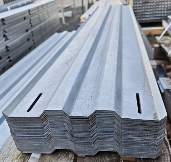 FVE zavětrávací plech 2100mm ke konstrukci SAP15H