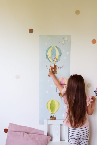 EPiPí Dětský metr Samolepka na zeď Zvířátka v balónech 103 x 35 cm