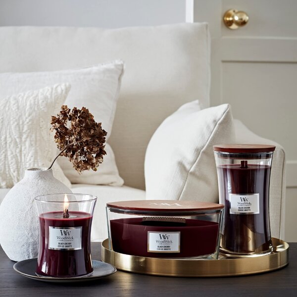 Vonná svíčka WoodWick loď, Black Cherry