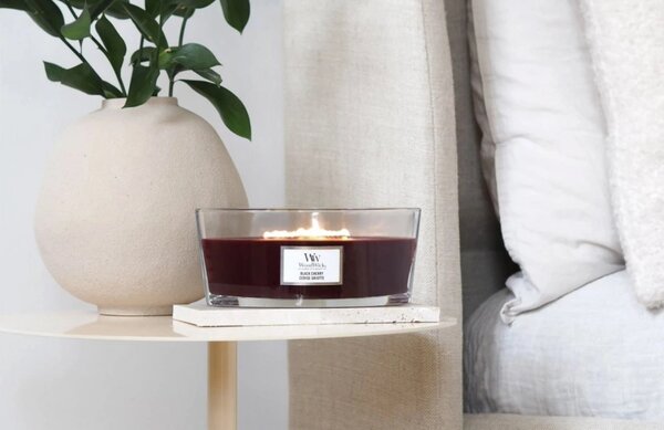 Vonná svíčka WoodWick loď, Black Cherry