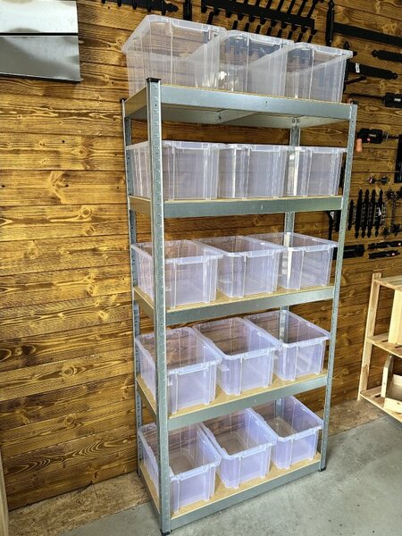 Akciový balíček - Kovový regál Economy 180x90x40 + plastové úložné boxy 15 kusů