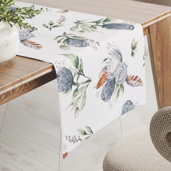 Biante Bavlněný běhoun na stůl Sandra SA-707 Modré květy Protea na bílém 20x120 cm