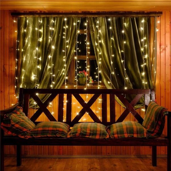 LED vánoční závěs 1,5m x 1,5m, venkovní, teplé světlo, 150 LED, 3,6W, do zásuvky, 8 režimů
