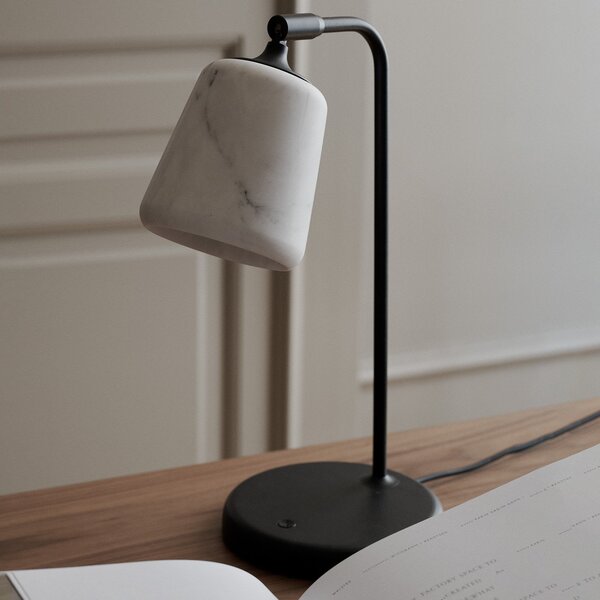 Stolní lampa New Works, Material New Edition, stmívatelné, Černá, Obývací pokoj, Kov, Design
