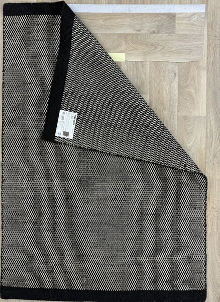 Makro Abra Kusový koberec tkaný na plocho vlněný LONI WLC104 černý Rozměr: 70x140 cm