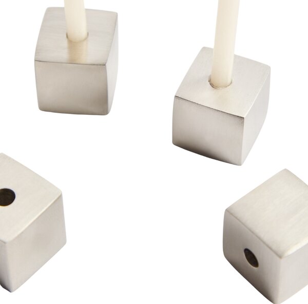 -30 % Dny Marianne - Kave Home Set čtyř matných nerezových svícnů Acadia 2 cm