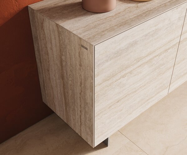 DELIFE Komoda Cuor 180 cm keramika Laminam® Travertino Bianco krémově bílá 2 dvířka 3 zásuvky podnož závěsná nerezová ocel