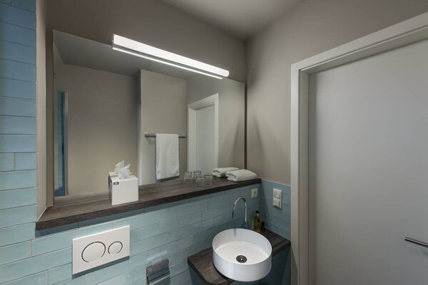 LA 1002192 MARYLIN, LED venkovní nástěnné nástavbové svítidlo, chrom, IP44, 3000K, 21W - BIG WHITE (SLV)