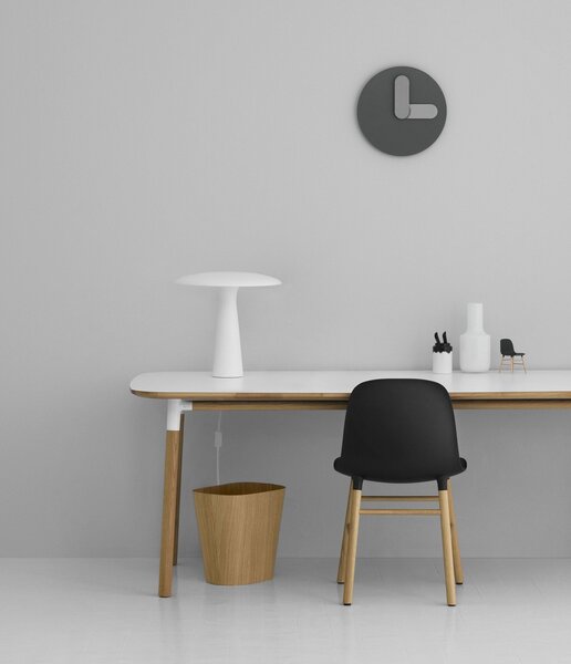 Stolní lampa Normann Copenhagen, Bílá, Obývací pokoj, Kov