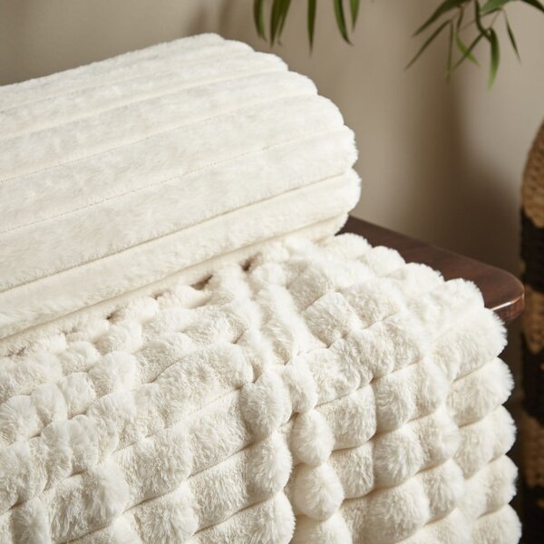 Krémová deka z mikroplyše 130x170 cm Cosy Ribbed – Catherine Lansfield
