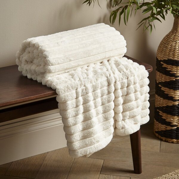 Krémová deka z mikroplyše 130x170 cm Cosy Ribbed – Catherine Lansfield