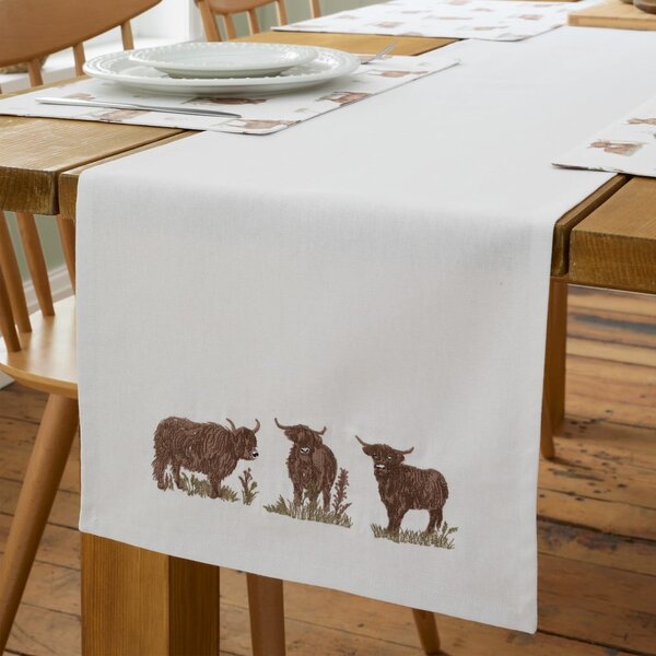 Bavlněný běhoun na stůl 33x220 cm Angus Highland Cow – Catherine Lansfield